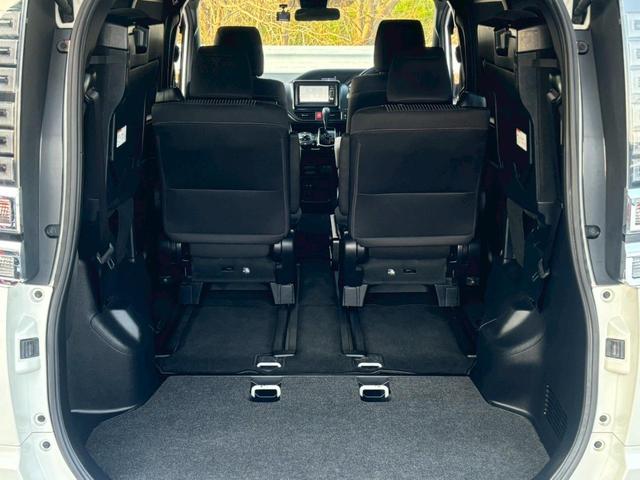 TOYOTA VOXY ZS