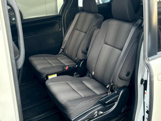TOYOTA VOXY ZS
