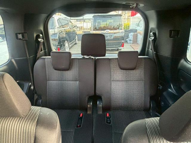 TOYOTA VOXY ZS