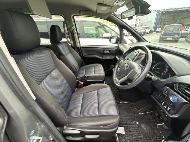 TOYOTA VOXY HYBRID ZS KIRAMEKI II