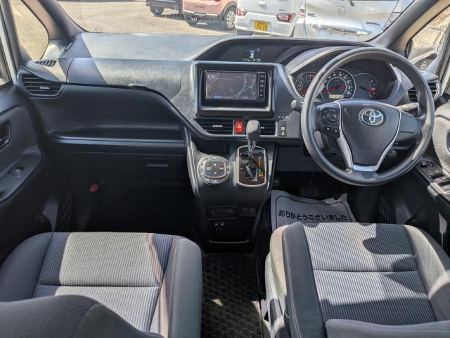 TOYOTA VOXY X