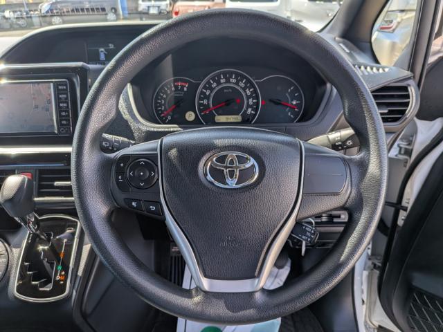 TOYOTA VOXY X