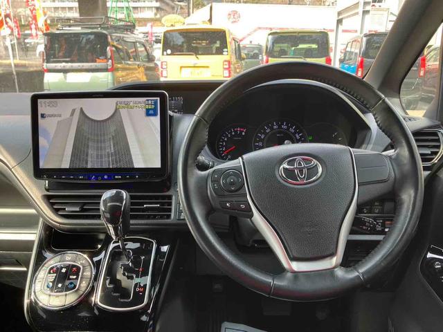 TOYOTA VOXY ZS
