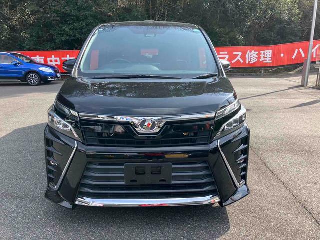 TOYOTA VOXY ZS