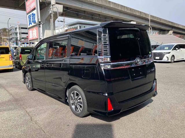 TOYOTA VOXY ZS