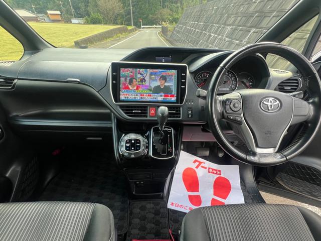TOYOTA VOXY ZS