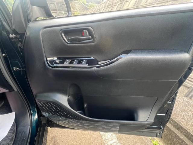 TOYOTA VOXY ZS