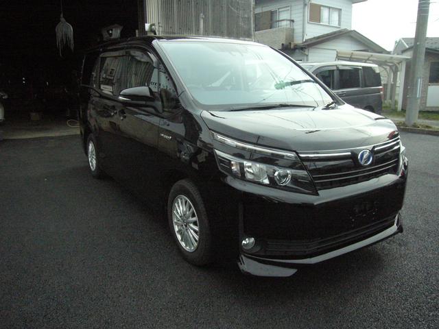 TOYOTA VOXY HYBRID V