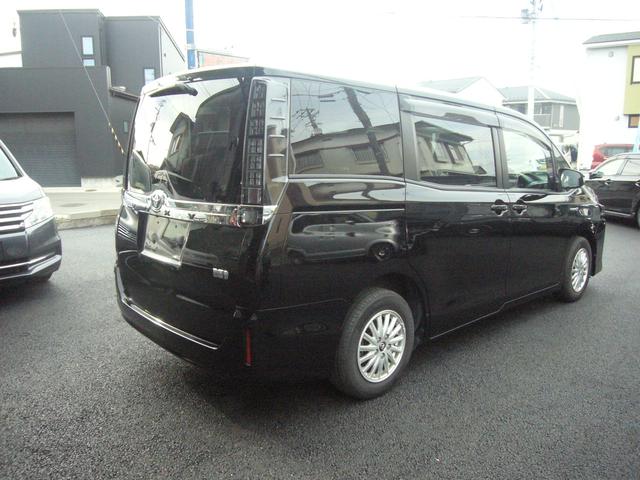 TOYOTA VOXY HYBRID V