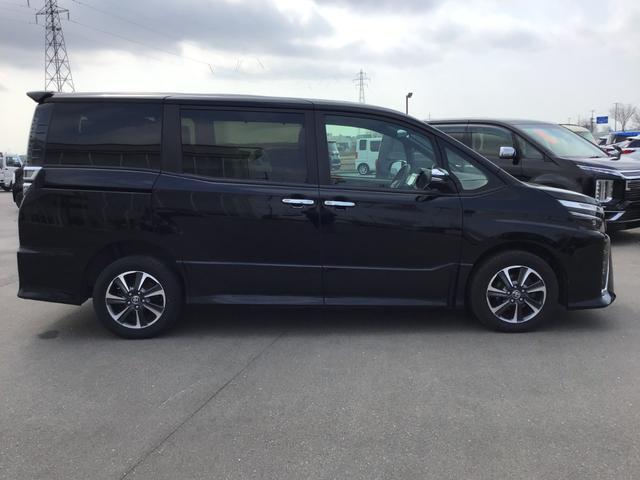 2021 TOYOTA VOXY ZS KIRAMEKI III